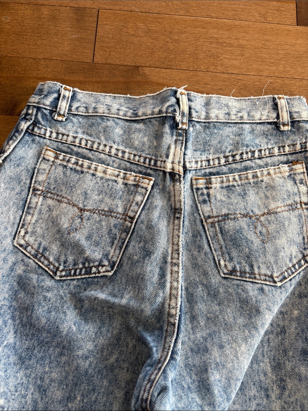 Vintage Relaxed Fit Women's Acid Wash Jeans - Light Blue - Picture 4 of 12